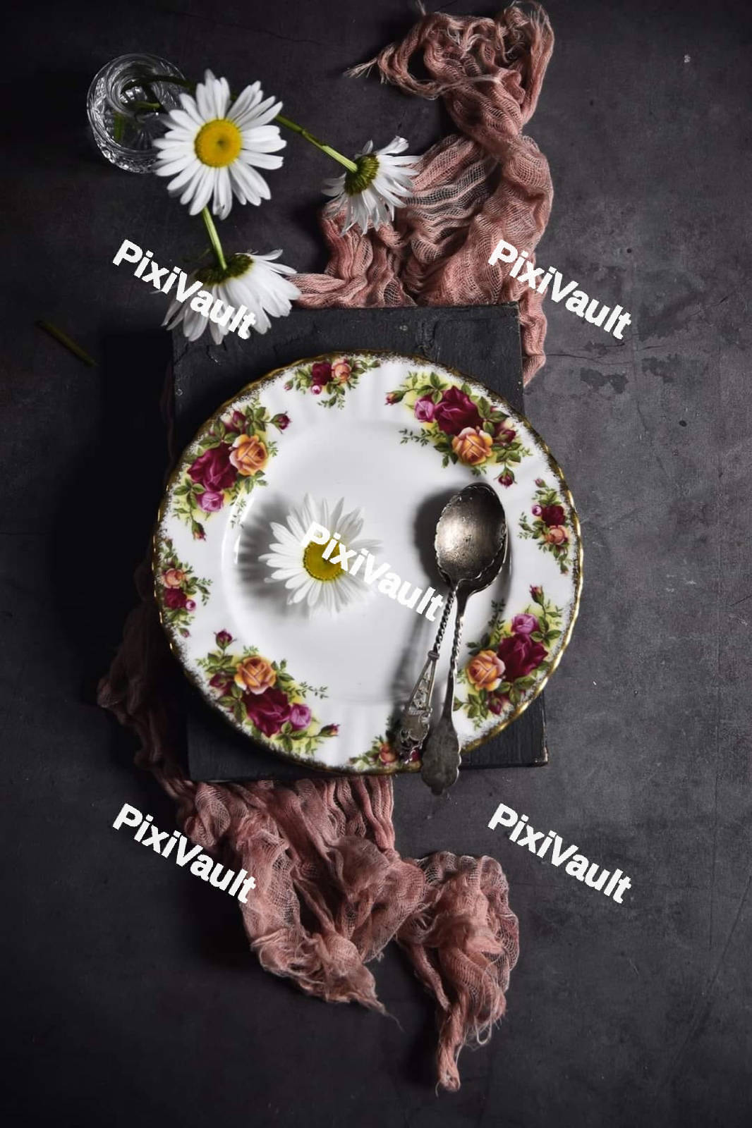 Flowery Plate with two spoons